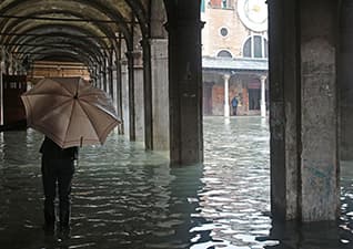 The drowning city