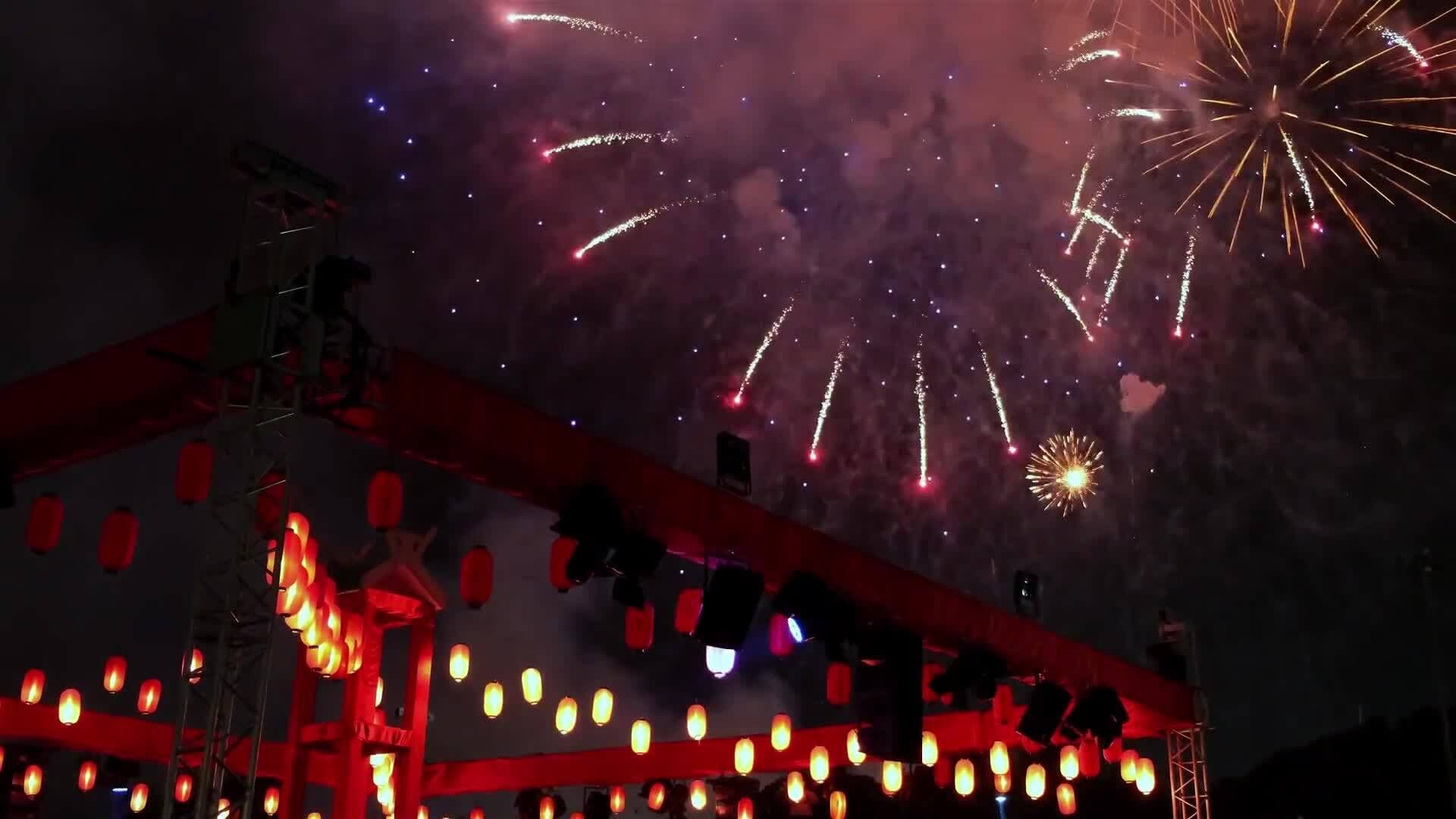 I WONDER - Can Fireworks Make Sounds?