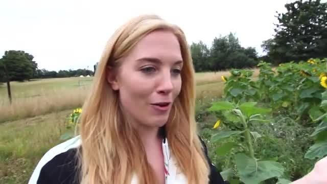 Huge Queen Bumblebees! | Maddie Moate