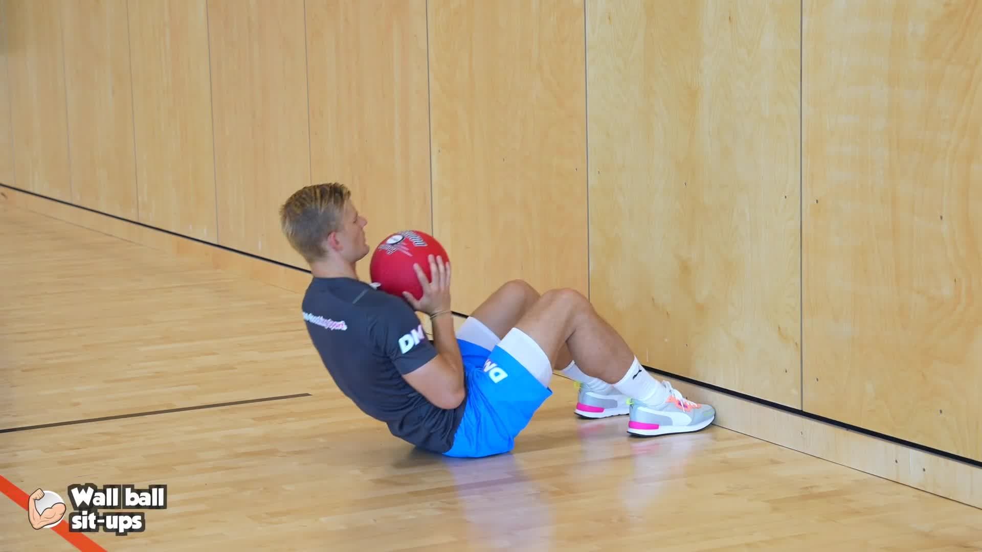 Fitness - Wall ball sit-ups