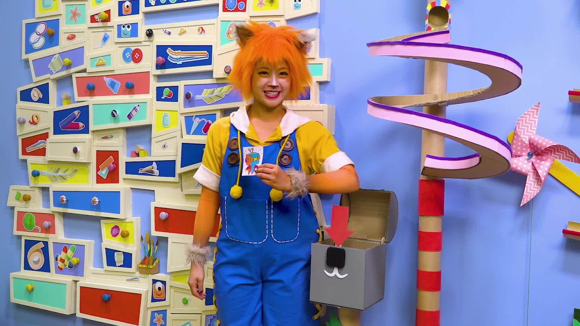 Kooki's Crafty Show Makes: I am a robot!