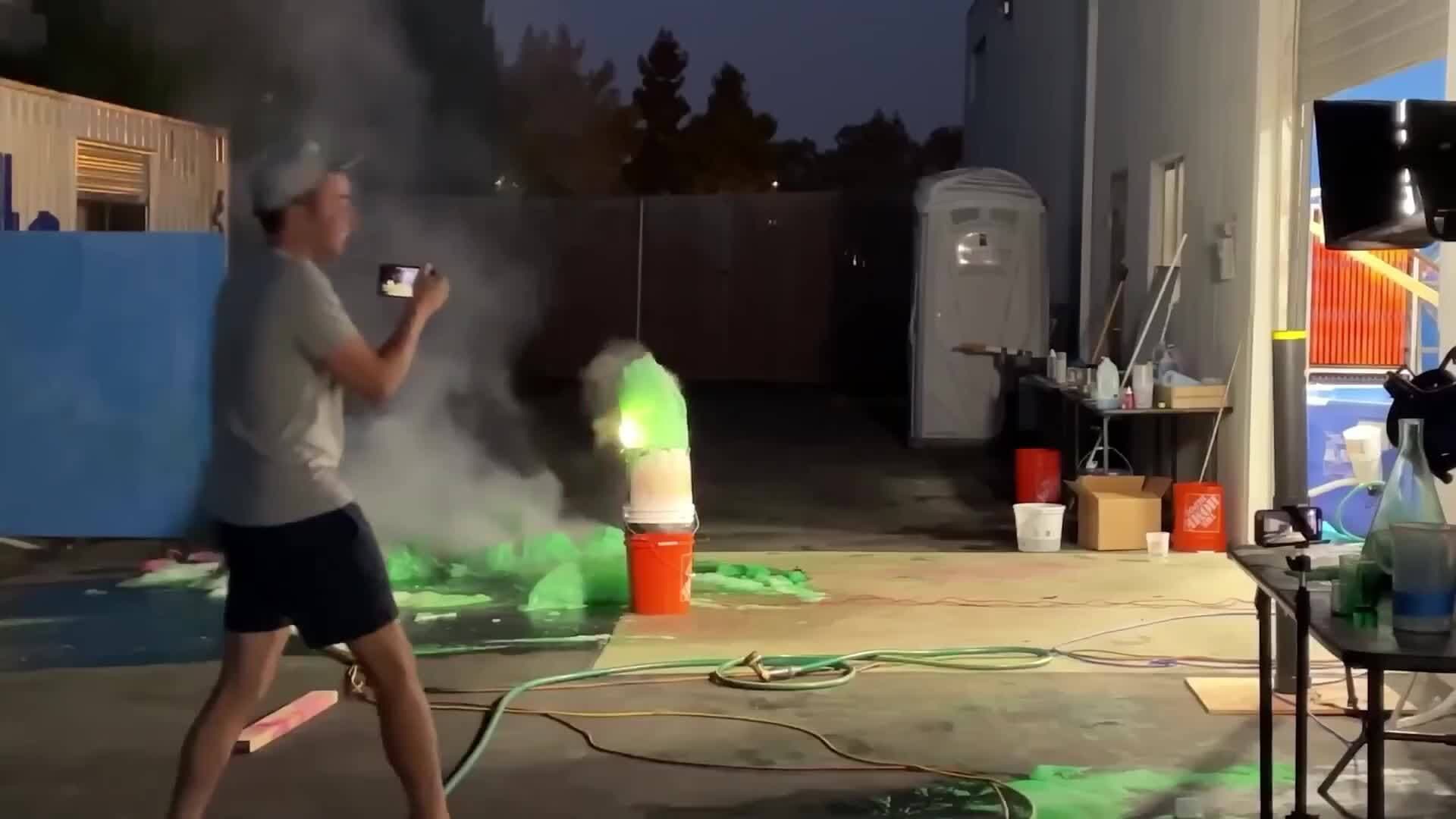 Devil's Toothpaste Squirtgun (exploded)