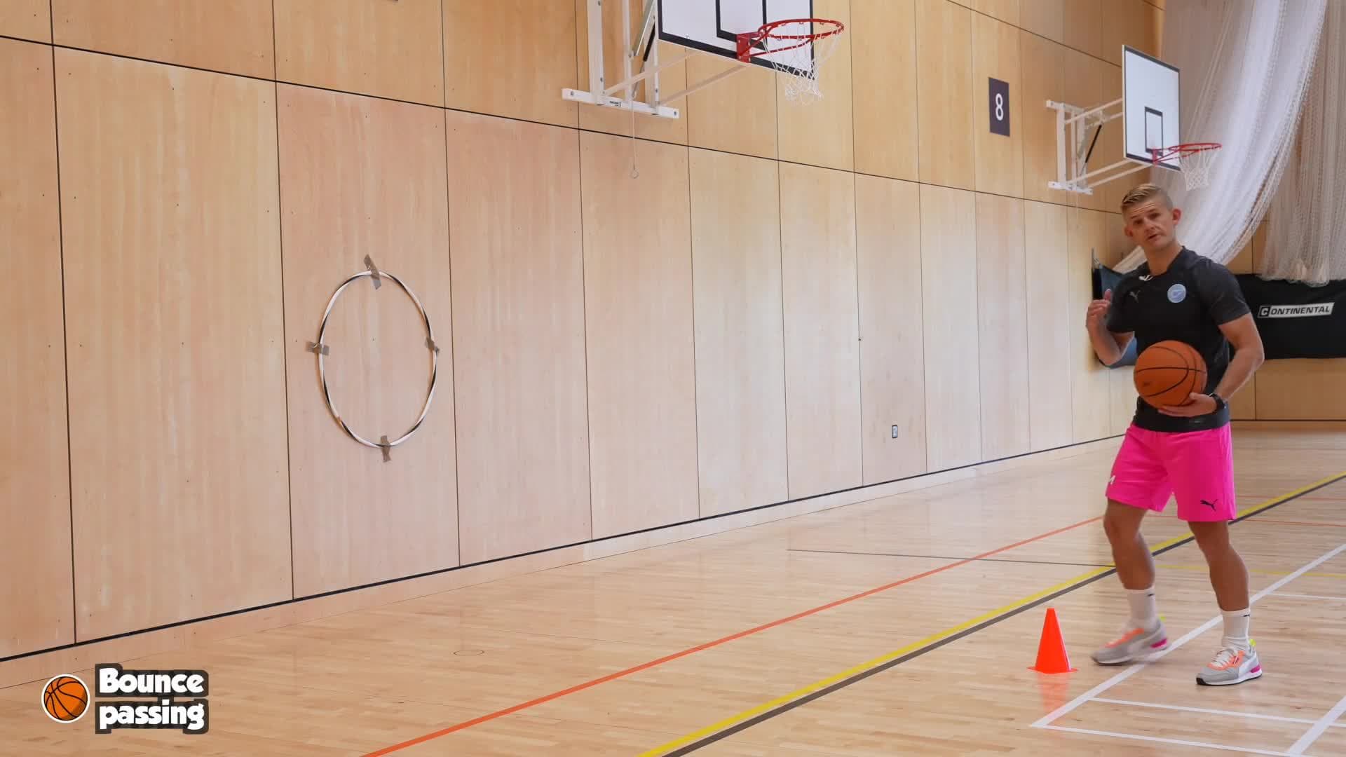 Basketball - Bounce passing