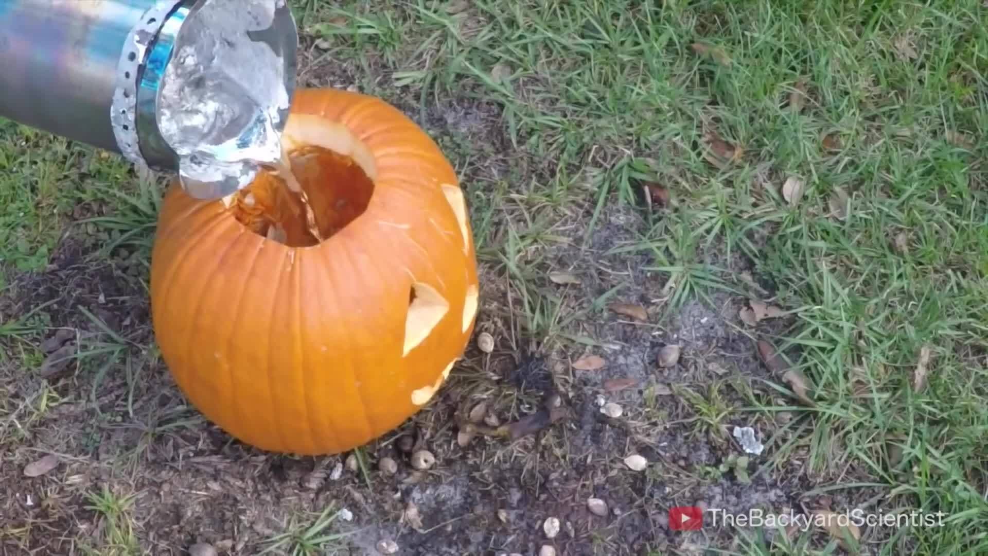 Pouring molten Aluminum into a Pumpkin (cooled with liquid nitrogen!!!)