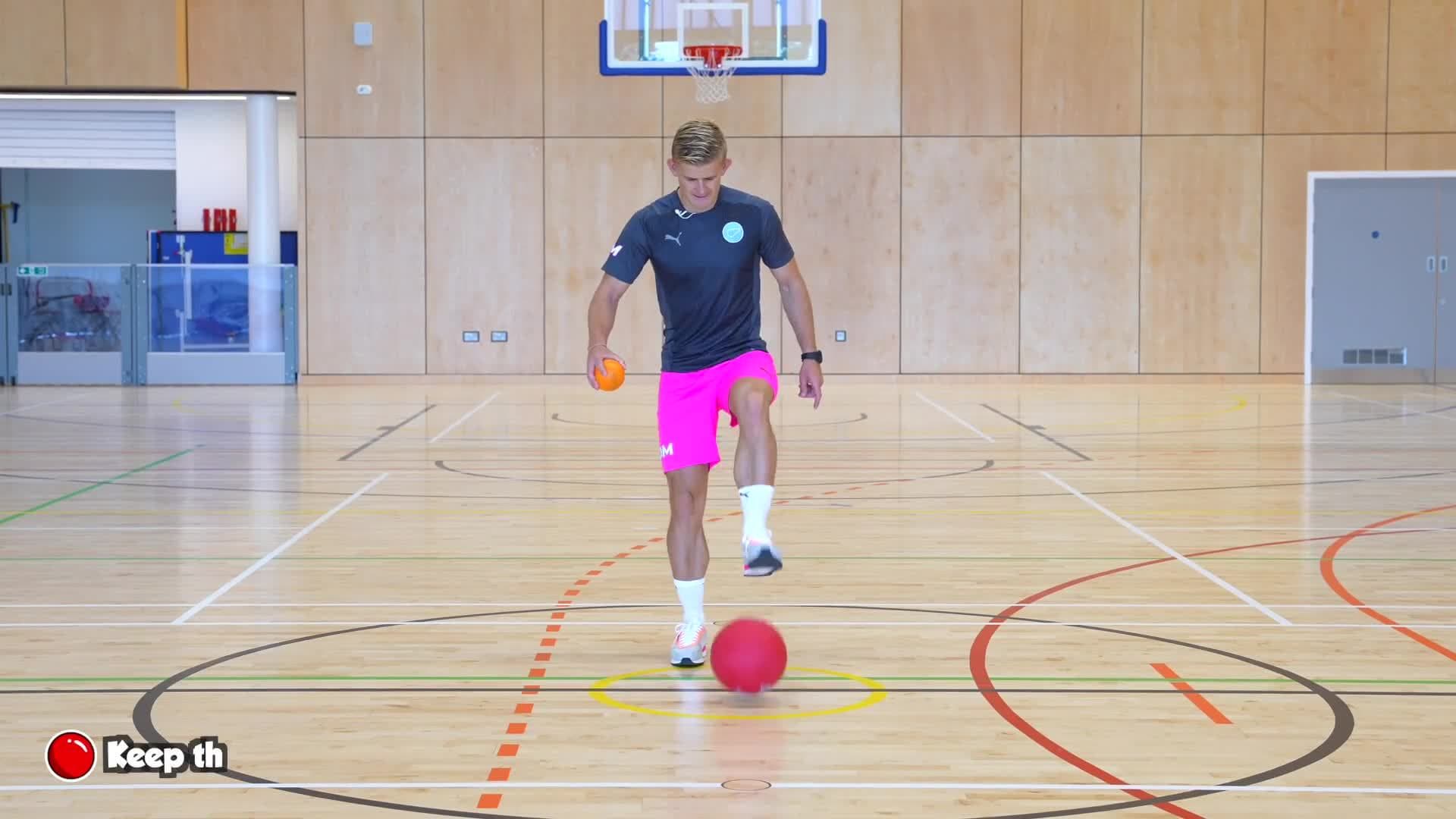 Kicking - (Soccer) Keep the ball bouncing