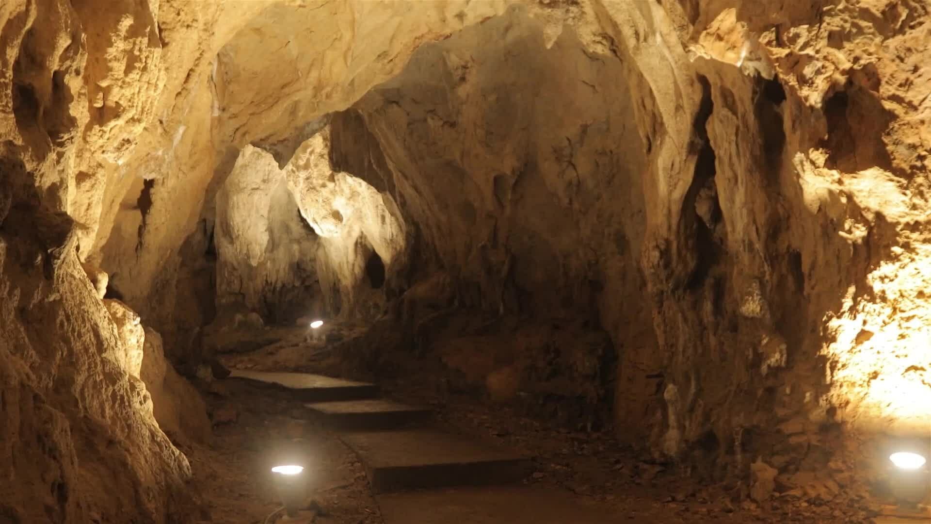 I WONDER - Where Is The Largest Cave In The World?