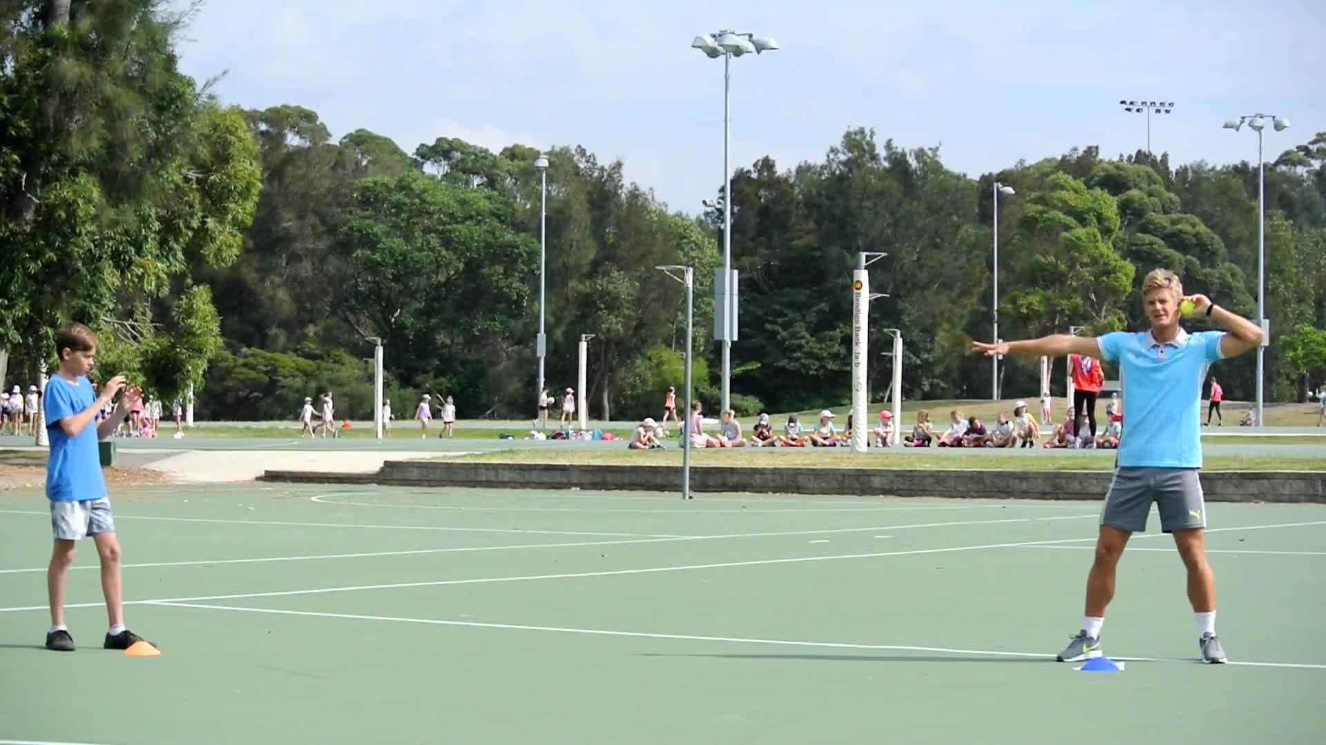 Overarm throws (grade K-3) | Throwing & catching › Teaching Fundamentals of PE