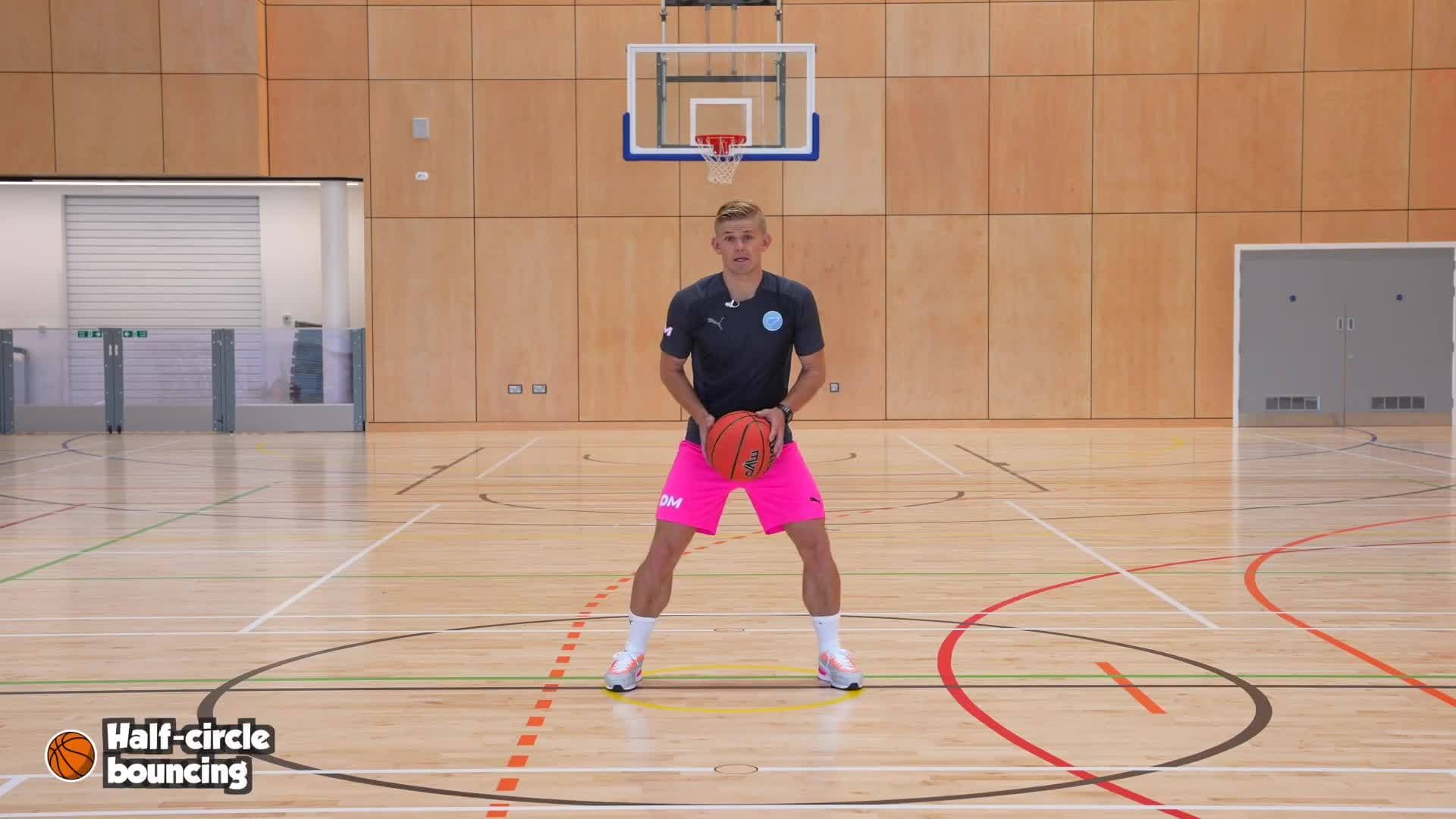 Basketball - Half circle bouncing