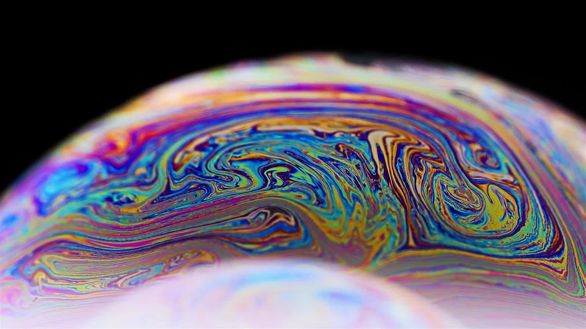 I WONDER - Why Are There Rainbows In Bubbles?