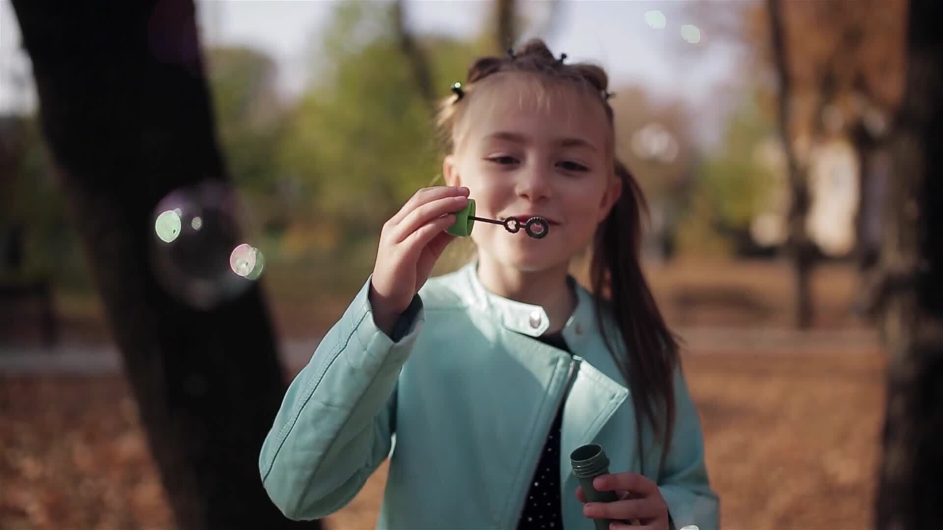 I WONDER - Why Are Bubbles Round?