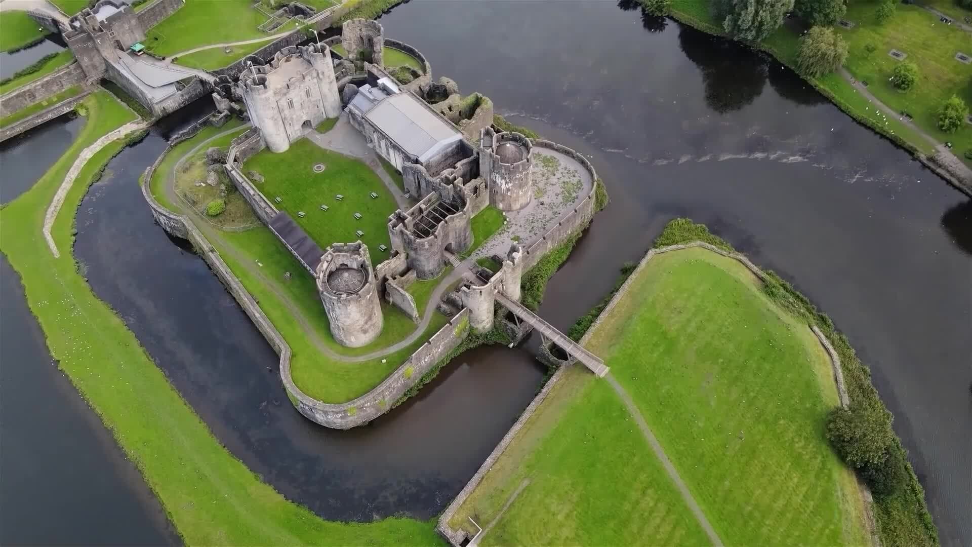 I WONDER - What Is A Concentric Castle?