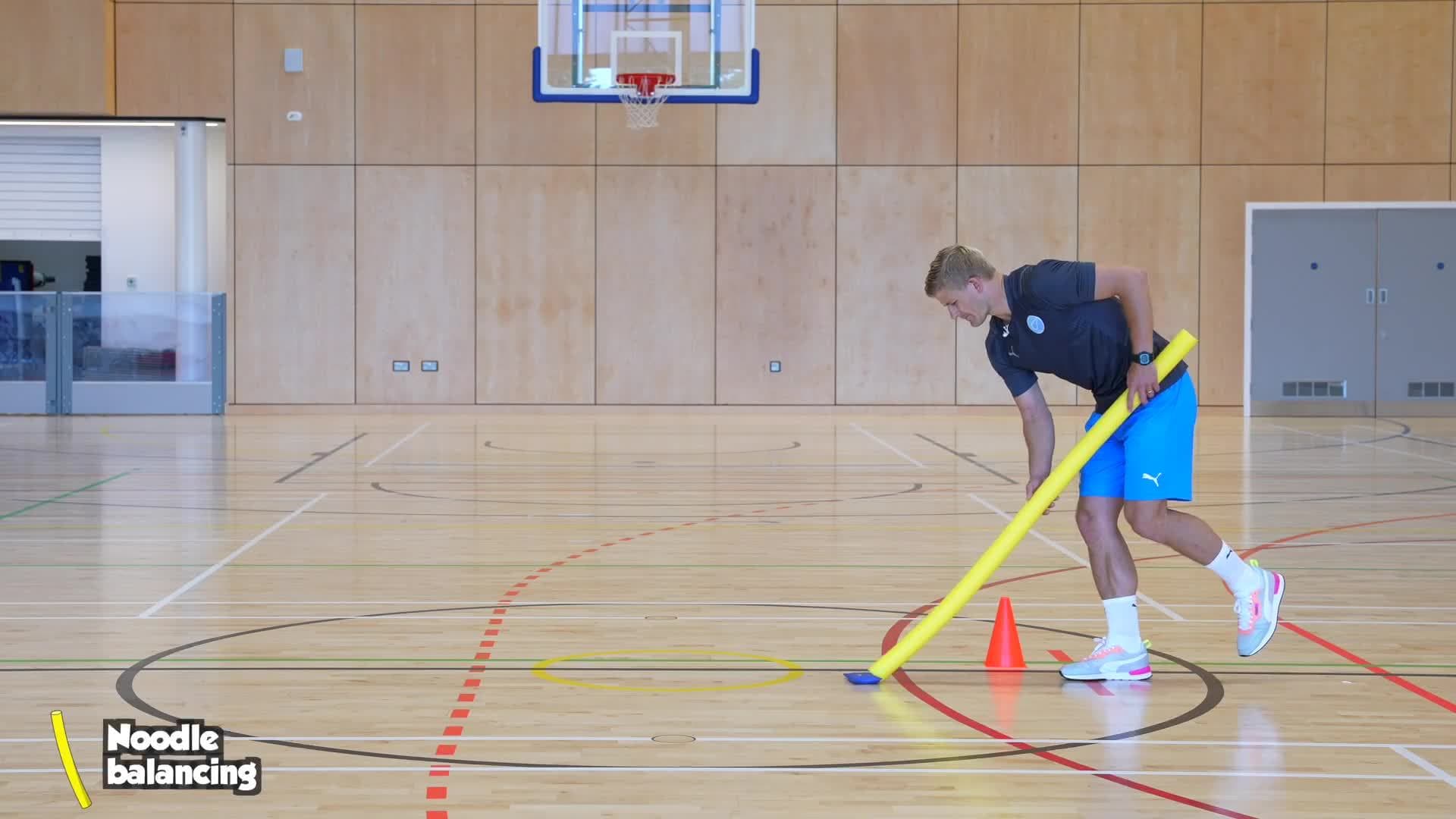 Moving - Noodle balancing