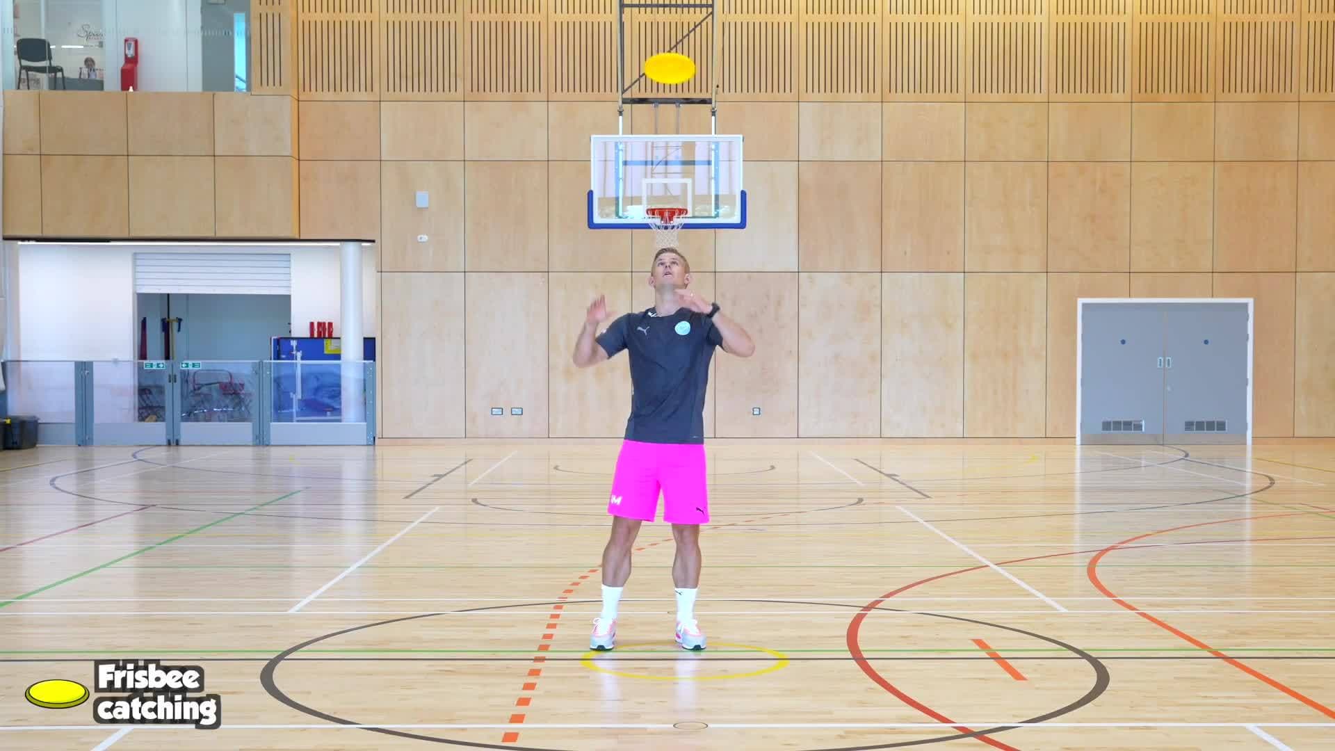 Throwing & Catching - Frisbee catching