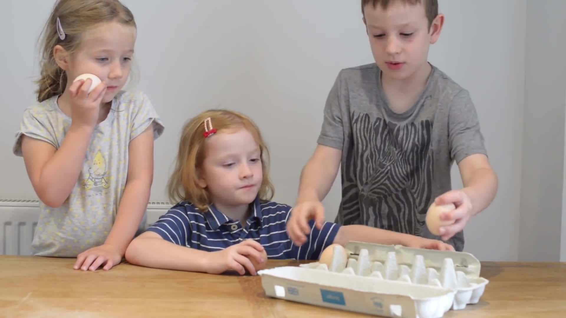 How to tell the difference  between a boiled and a raw egg