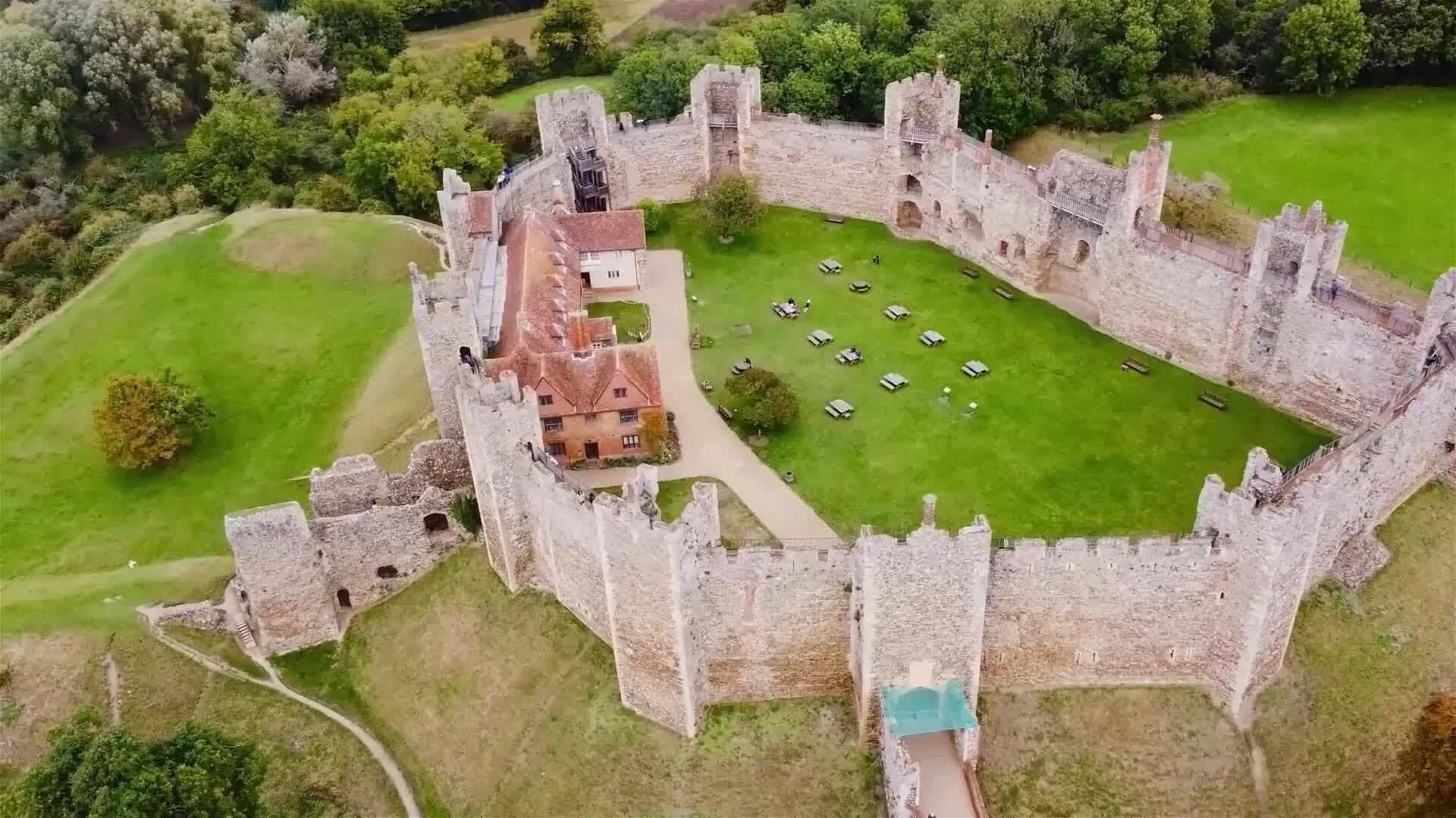 I WONDER - What Is A Stone Keep Castle?