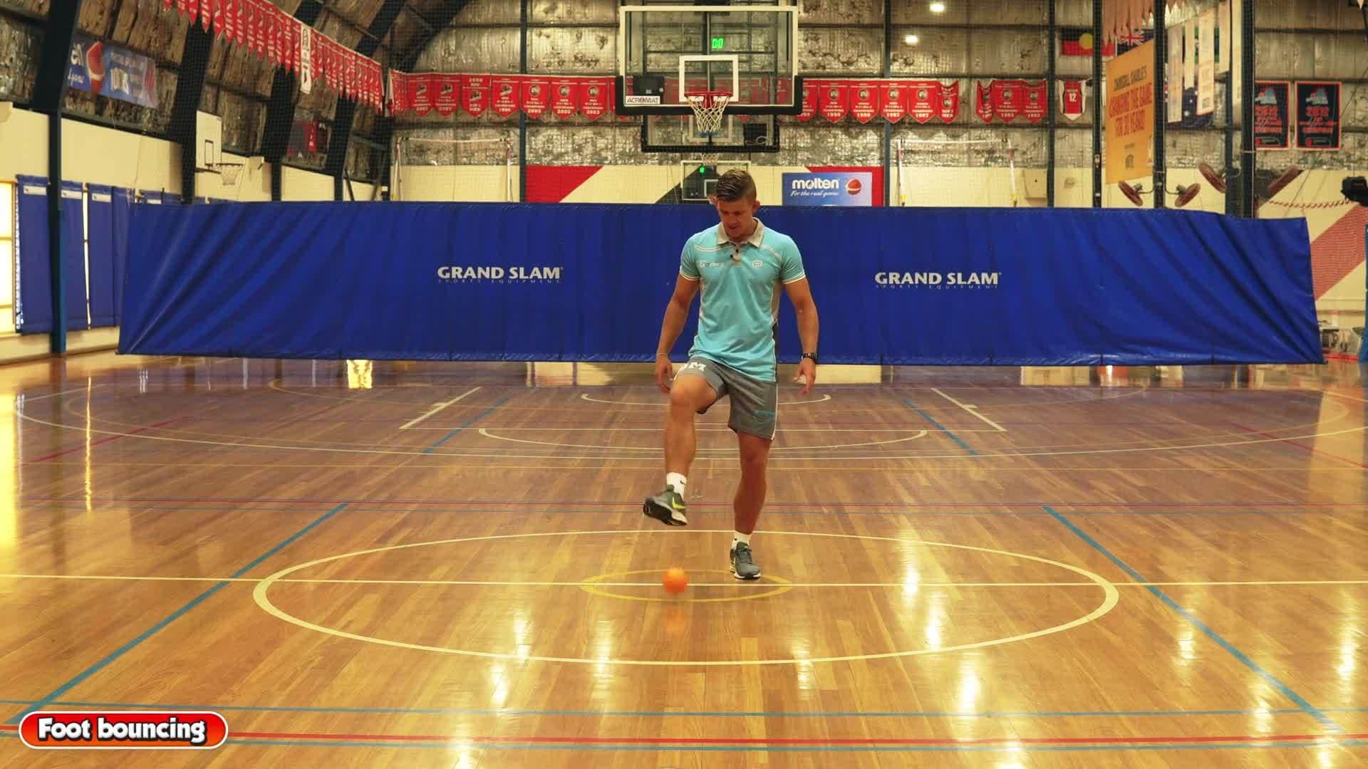 High-bounce ball - Foot bouncing