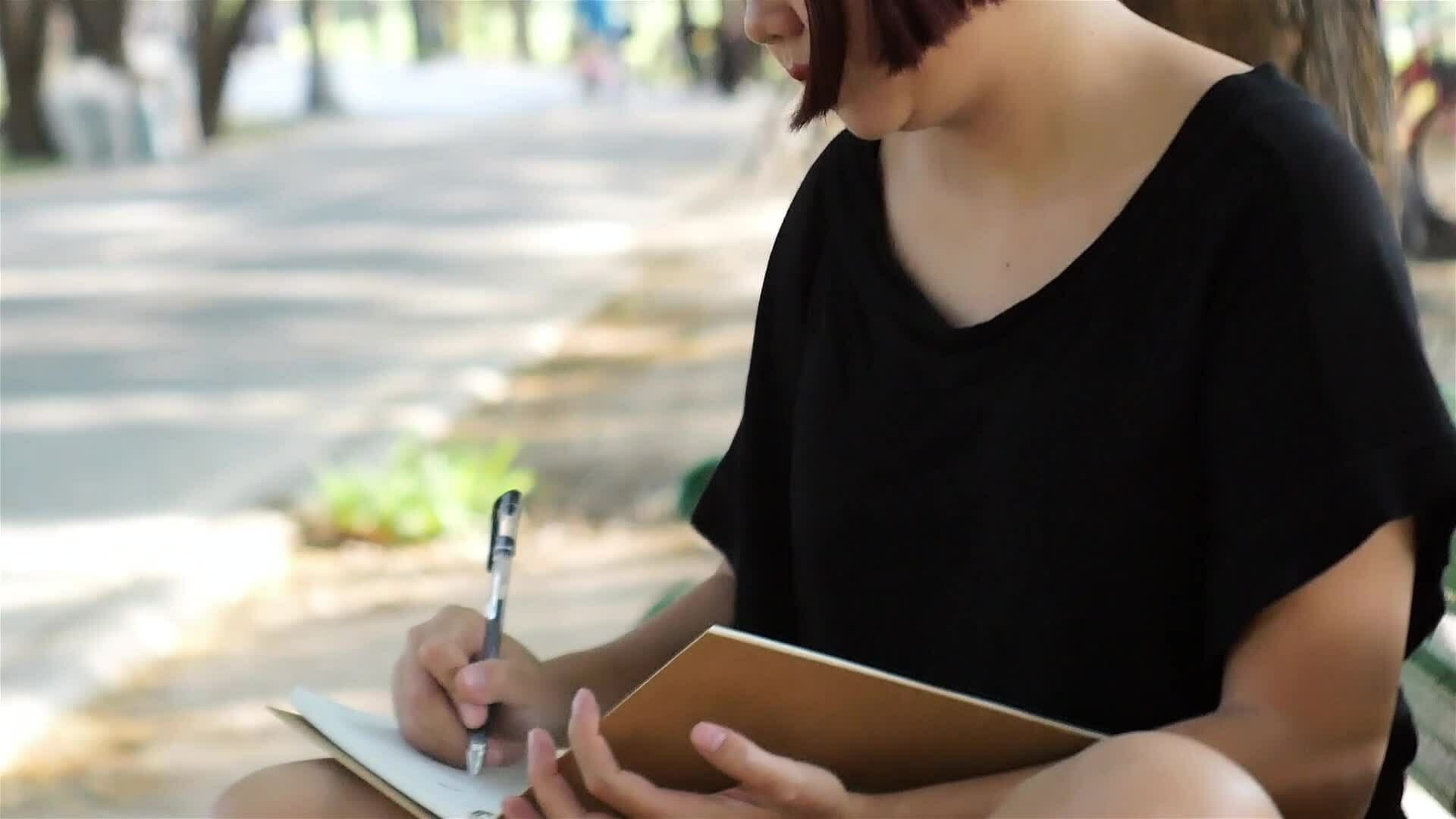 I WONDER - What Is A Gratitude Journal?