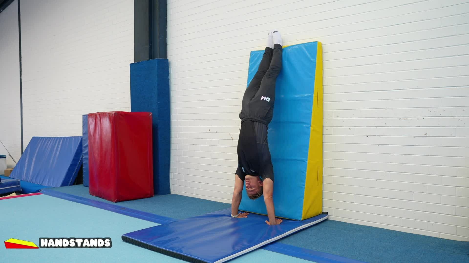 Elementary gymnastics - Wedge - 9 handstands