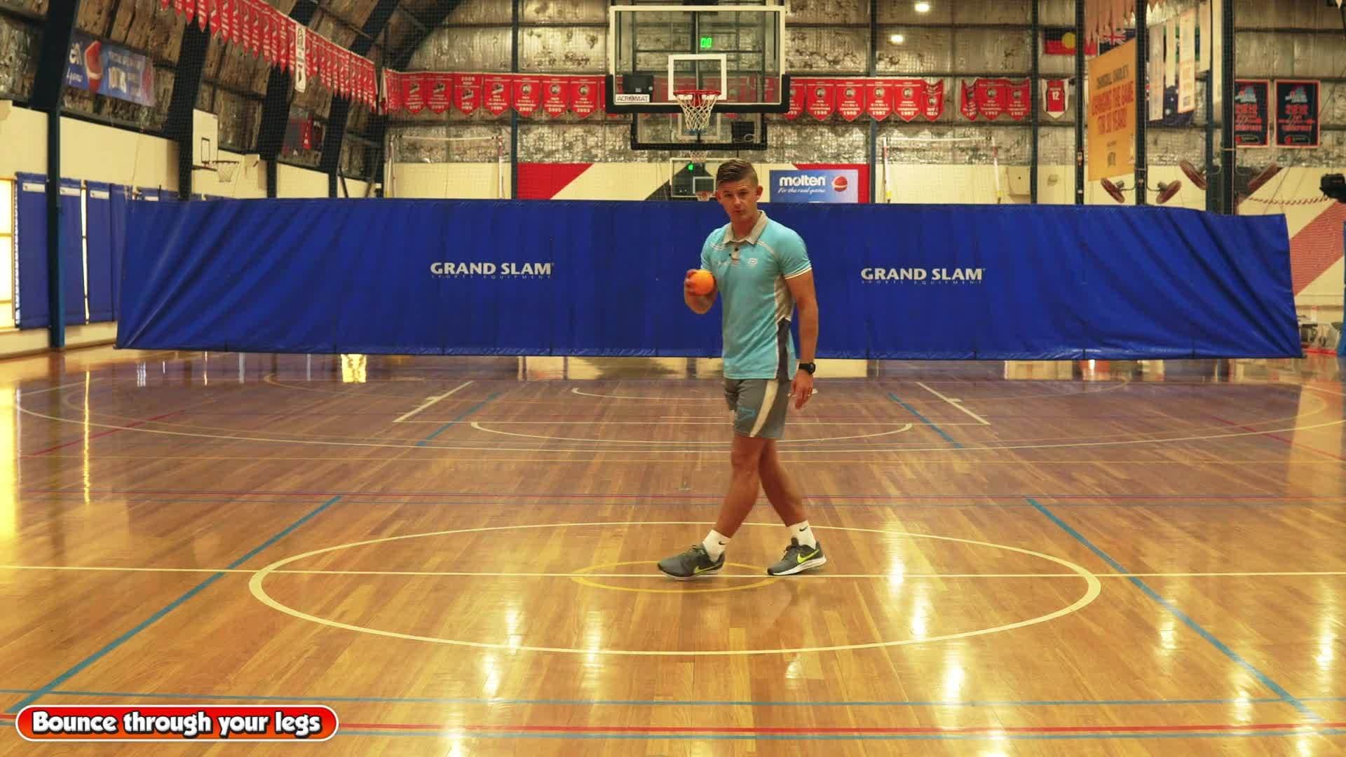High-bounce ball - Bounce through your legs