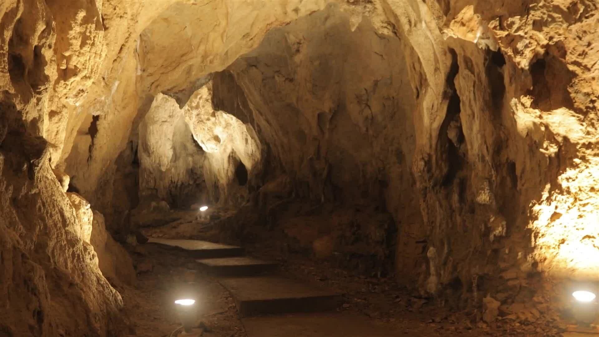I WONDER - Where Is The Largest Cave In The World?