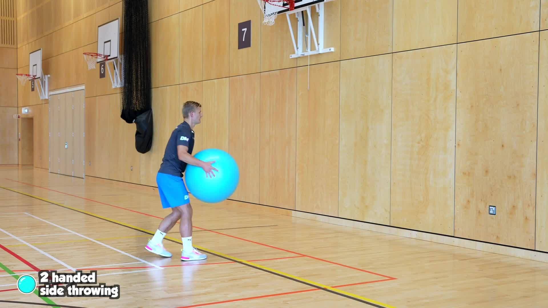 Throwing & Catching - 2 handed side throwing