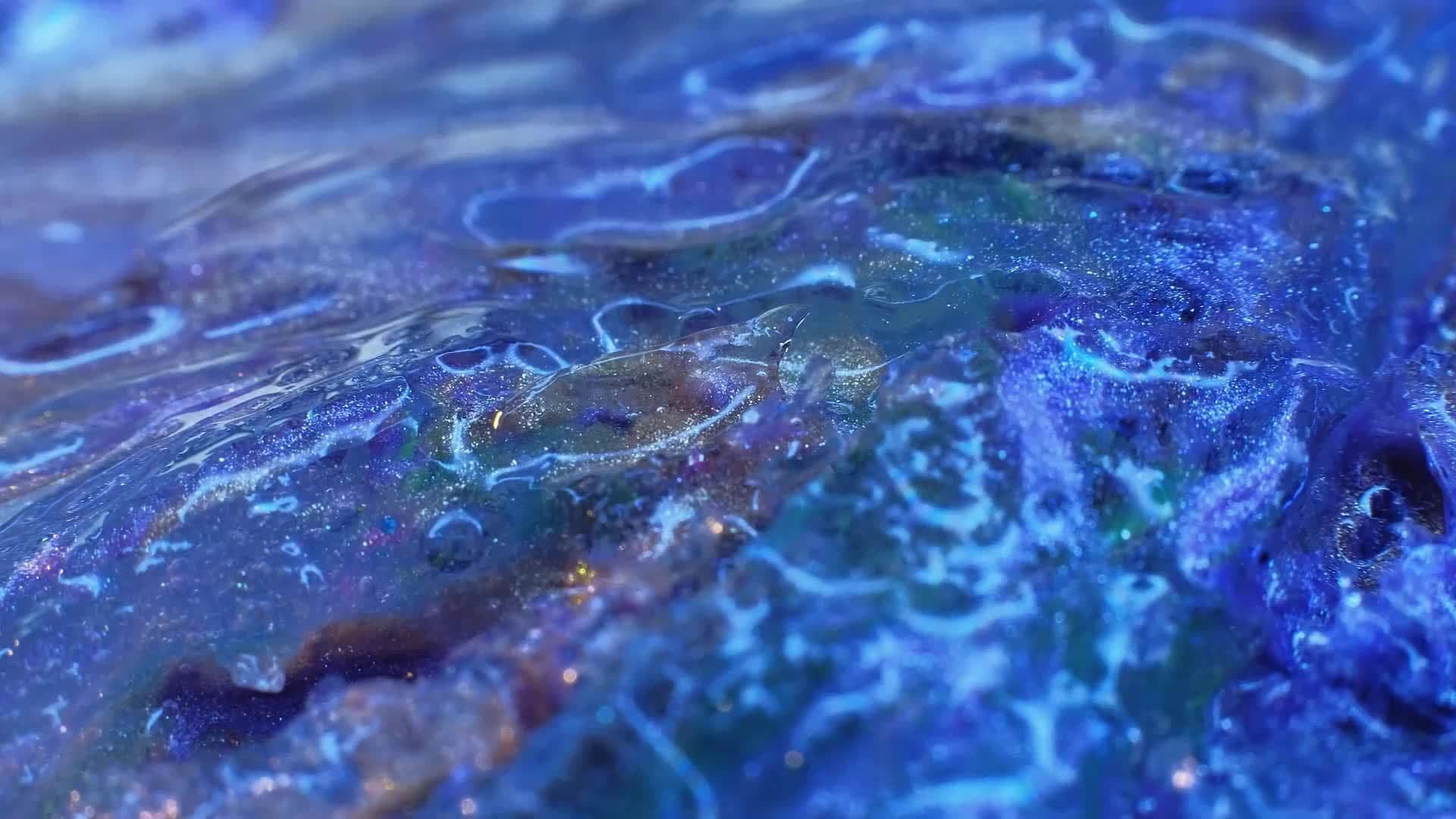 I WONDER - What Is A Microplastic?